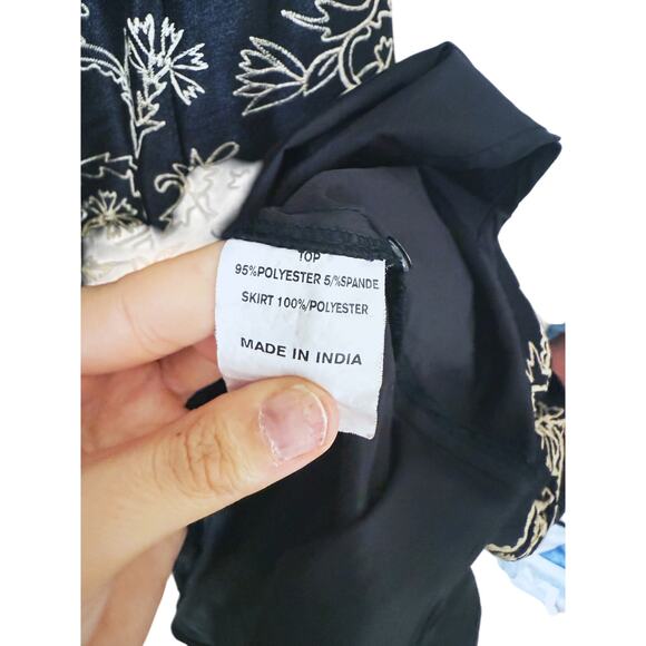 1970s Embroidered Waist Tie Sleeved Dress Size 10 Black Gold Event Cocktail - Picture 11 of 12